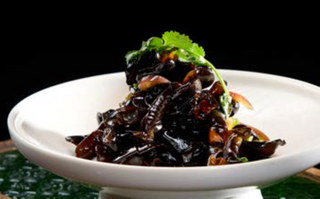 #4 Salata de ciuperci negre marinate