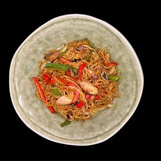 Yakisoba con pollo