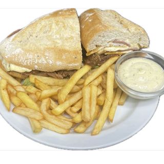 BOCATA CON CARNE MECHADA TARO