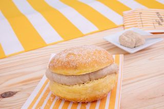 Bola de Berlim com Recheio de Crocante de Côco