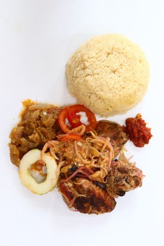Plat d'attiéké