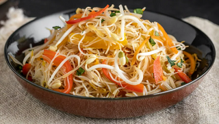 spaghetti di riso con verdure