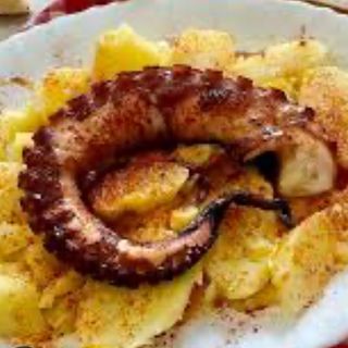 Pulpo a su pimiento 