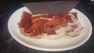 Tostada De Jamón Con Tomate