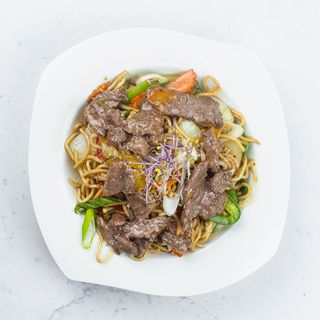 Pad Prik Thai Dum Beef with noodles