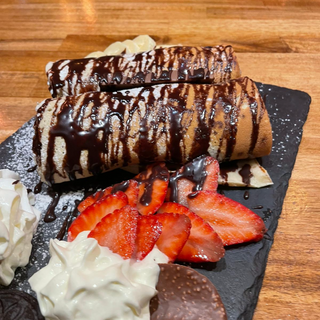 Crepes rellenas de kinder bueno y chocolate