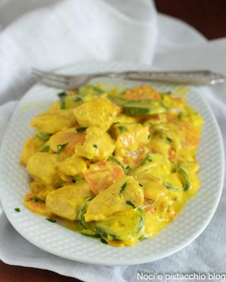 Pollo e verdure miste curry