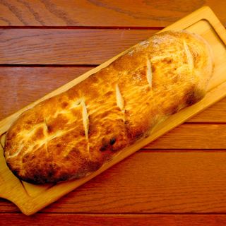 pâinea casei cu sare de Himalaya și usturoi