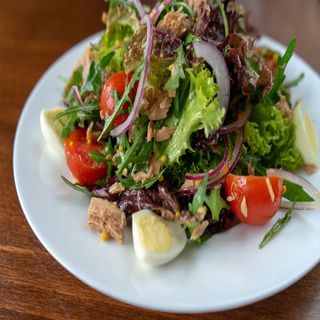 Салат з тунцем та сиром Дор Блю