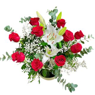Ramo de 10 rosas rojas con lilium