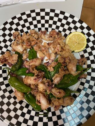 Ración De Puntillas Con Pimientos Del Padrón