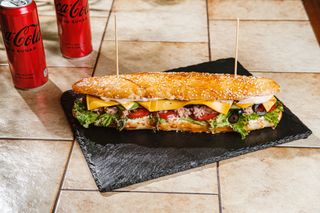 თინუსის სენდვიჩი (15სმ)