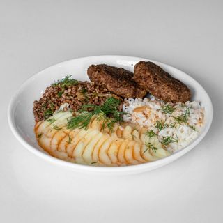 Котлеты со сложным гарниром