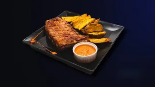 Coaste de porc, cartofi cu rozmarin si sos
