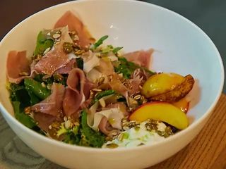 Салат з прошутто (230г)