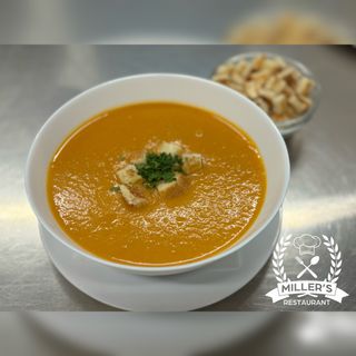 Supă cremă de legume cu crutoane de pâine 