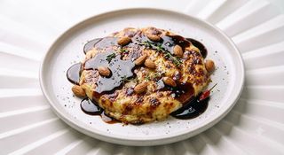 Provolone Gratinado Con Miel Negra