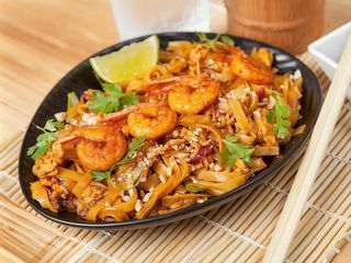 Tallarín Salteado de Mariscos Flameado.