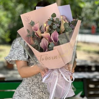 Buchet din 7 cale cu eucalipt - "Elegent"