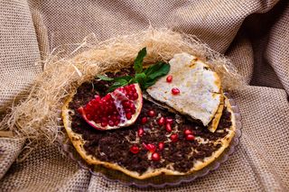 Լահմաճուն Նռան Թթուով/ Lahmajune With Pomogranite sause 
