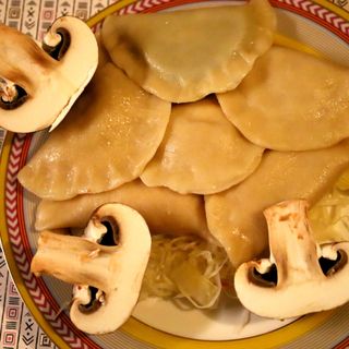 Pierogi z kapustą i pieczarkami