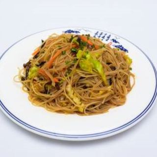 C10.	Taitei de orez cu legume/蔬菜炒米粉/Fried rice noodles with vegetables