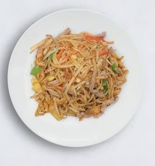 33 Tallarines Frito Con Pollo