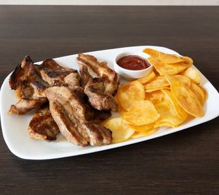 Свински ребърца с чипс (650гр)