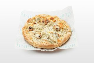 Пицца с курицей и грибами 
