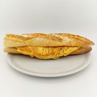 Bocadillo De Tortilla Mixta