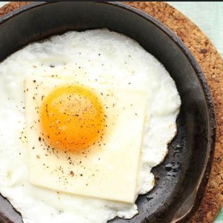 Plat d’oeuf +fromage beldi