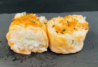 134.Uramaki Rollitos Tataki Salmón Con Aguacate Y Queso (8 Uds.)