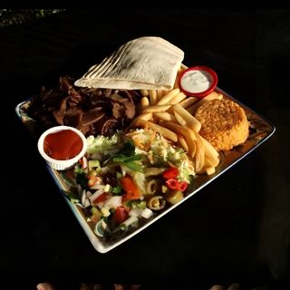 Shaworma mix pui si vita farfurie