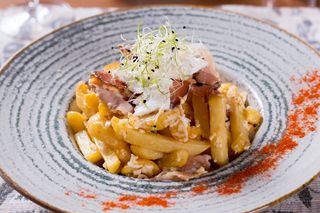 Omleta cu cartofi prajiti si crudo