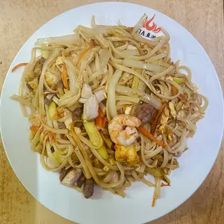 52. Tallarines Fritos Con Tres Delicias