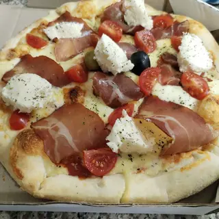 Pizza Vanja 25cm + Coca-Cola 0.5l
