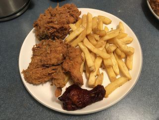 Pollo fritto e patatine