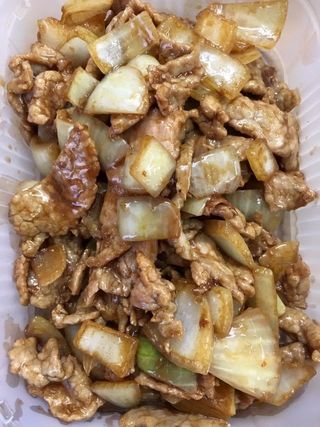 40 Manzo con cipolle