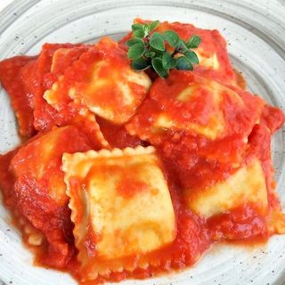 Ravioli de ricotta y espinaca al pomodoro