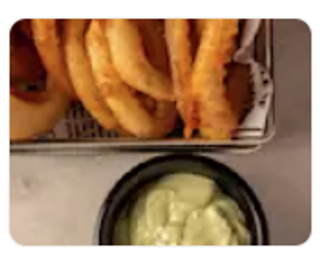 Aros De Cebolla Con Mayonesa De Mostaza De Hierbas