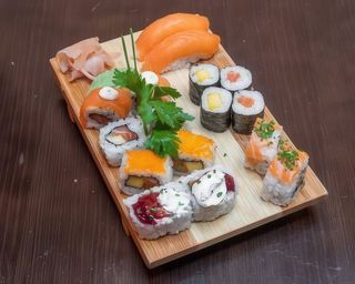 Sushi queen 12 pecas