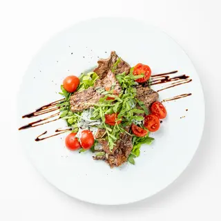 Salata s ramstekom