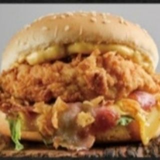 159. Hamburguesa pollo rebozado con queso cheddar