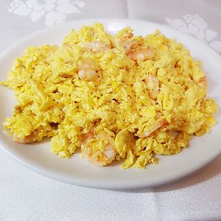 87. Huevos revueltos con gambas 