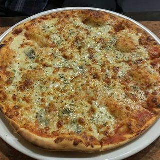 Pizza Cuatro Quesos (28 Cm.)