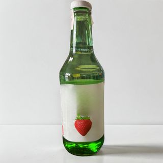 LOTTE CHILSUNG SOJU CHUM-CHURUM (GUSTO FRAGOLA 딸기소주) (ALC. 12%) - 350ML