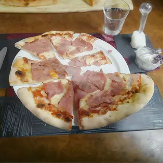 Pizza prosciutto