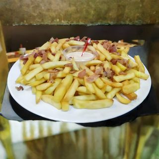 Dose batata frita grande bacon e queijo