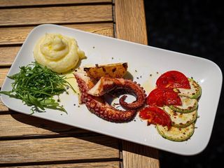 ВОСЬМИНІГ ГРИЛЬ З КАРТОПЛЯНИМ ПЮРЕ (300g)