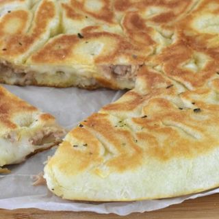 Focaccia tonno e mozzarella